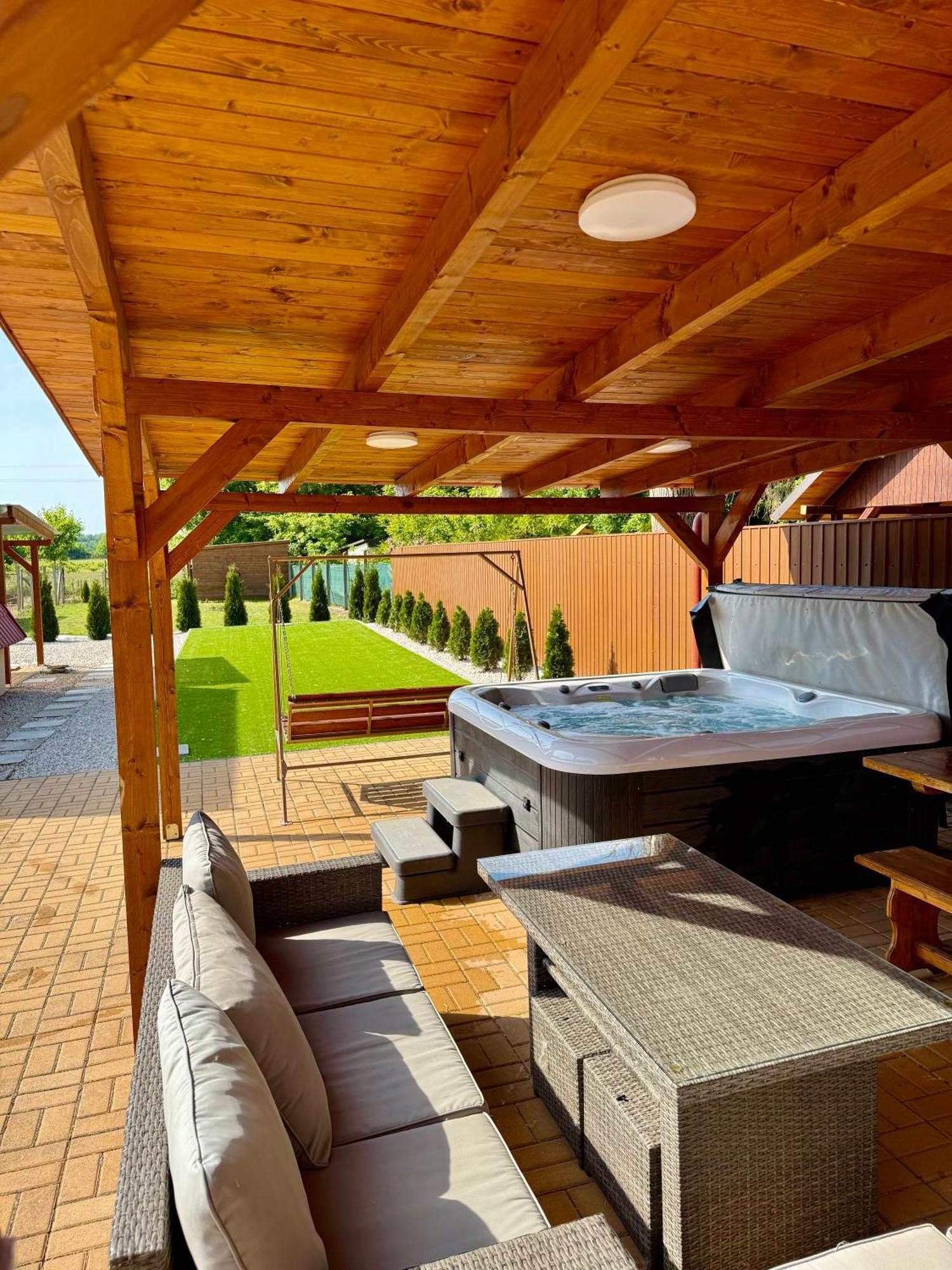 Villa Vizparti Futrinka Vendeghazak Baja Esterno foto